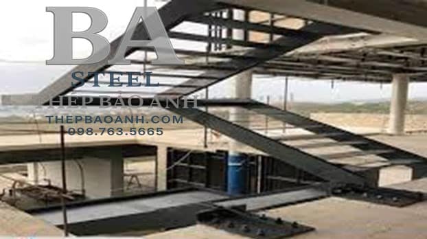 cầu thang thép tấm siêu thị